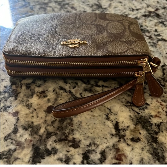 COACH🐝🐝DOUBLE ZIP WALLET/WRISTLET - Picture 11 of 11